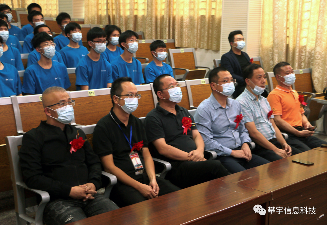 青蓝相承 赓续前行 | 2022级校企合作实训班开班仪式暨攀家学院首届拜师仪式成功举办(图3)