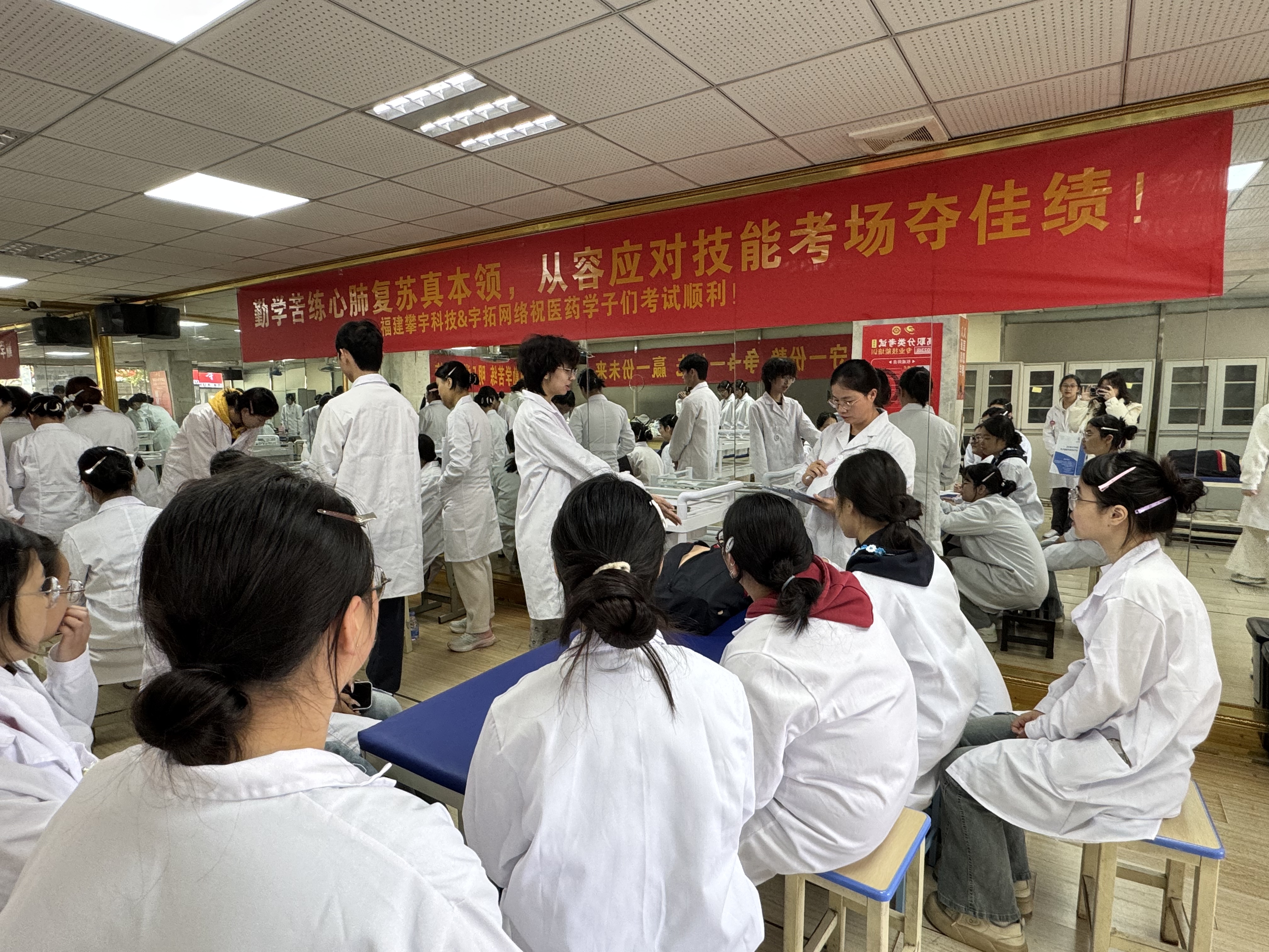 医校企三方聚力,技能筑梦向未来|攀宇(宇拓)科技携手安溪华侨职校举办2026届高职分类考试(医药类)专业技能培训班开班仪式(图6) 医校企三方聚力,技能筑梦向未来|攀宇(宇拓)科技携手安溪华侨职校举办2026届高职分类考试(医药类)专业技能培训班开班仪式(图6)
