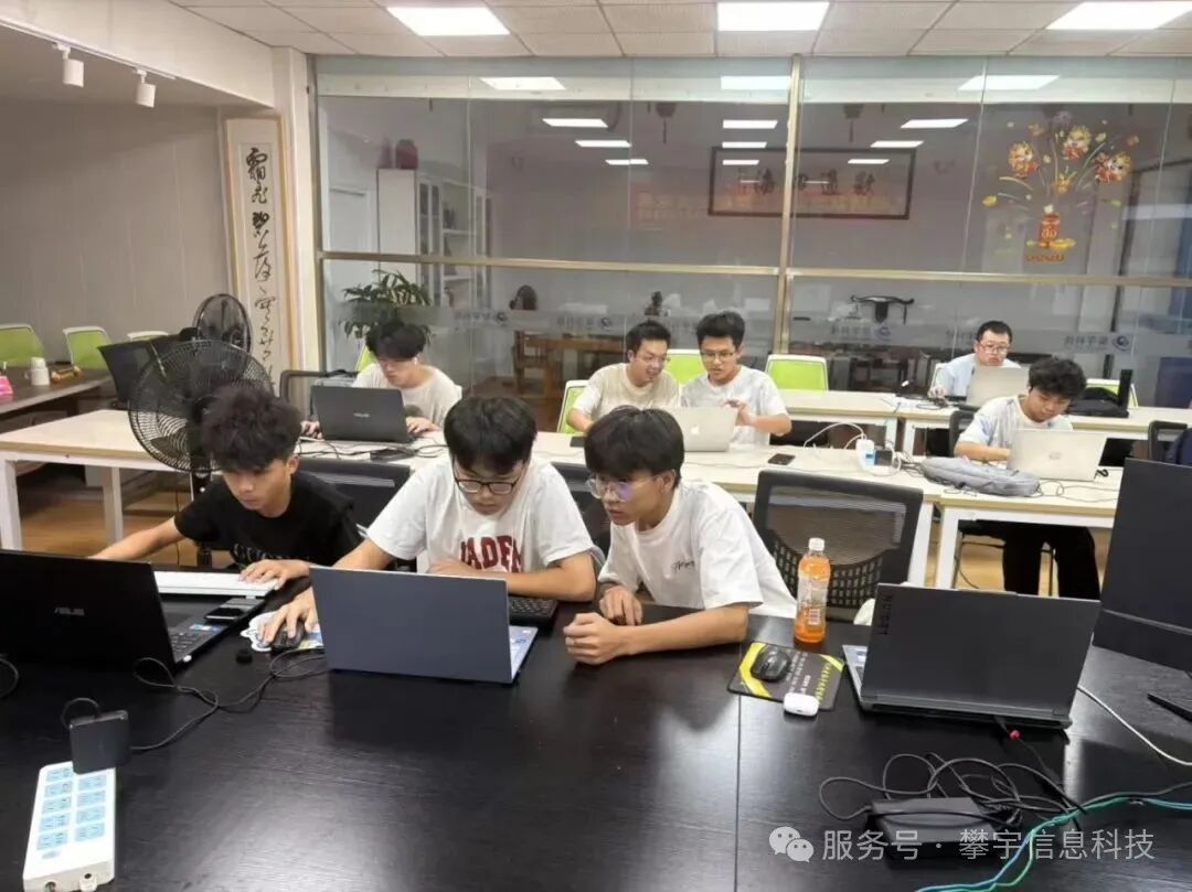代码铸就专业，青春定义未来｜我司在安溪华侨职校举办首届（2025年）准大学生暑期编程集训营(图8)