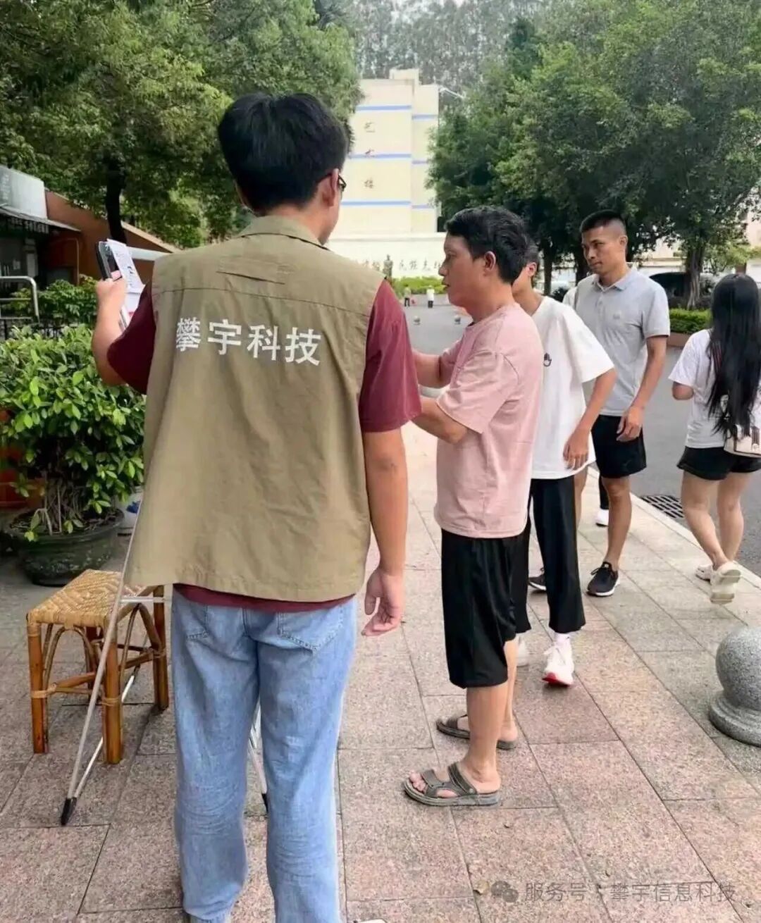 凉茶递暖意，攀宇伴成长 | 福建攀宇科技为安溪华侨职校2025级新生军训送温暖(图16)