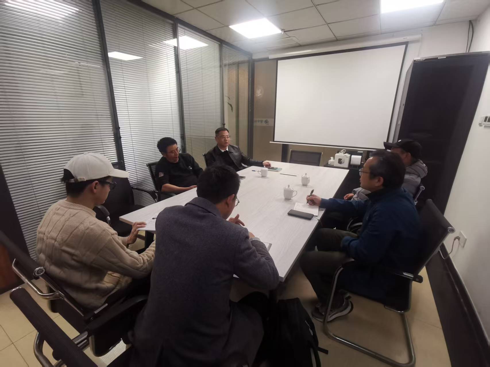 攀宇科技|福建师范大学数智安全科研创新团队熊金波教授一行莅临我司考察指导(图3) 攀宇科技|福建师范大学数智安全科研创新团队熊金波教授一行莅临我司考察指导(图3)