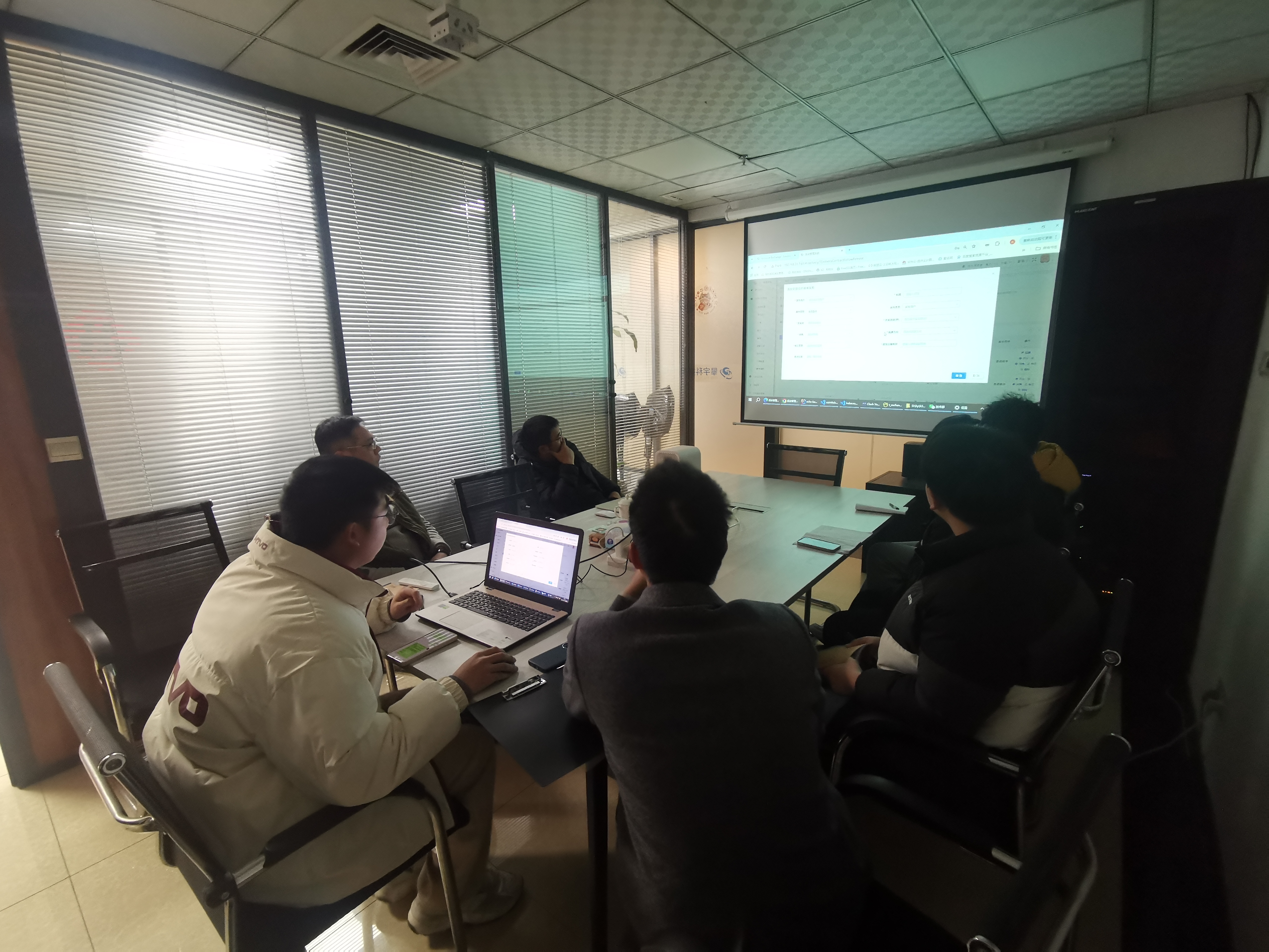 攀宇科技|福建师范大学数智安全科研创新团队熊金波教授一行莅临我司考察指导(图7) 攀宇科技|福建师范大学数智安全科研创新团队熊金波教授一行莅临我司考察指导(图7)