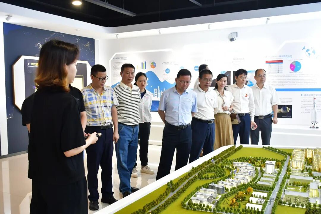 攀宇(宇拓)科技 | 我司受邀参加安溪县职业教育产教融合高端人才座谈会(图11) 攀宇(宇拓)科技 | 我司受邀参加安溪县职业教育产教融合高端人才座谈会(图11)