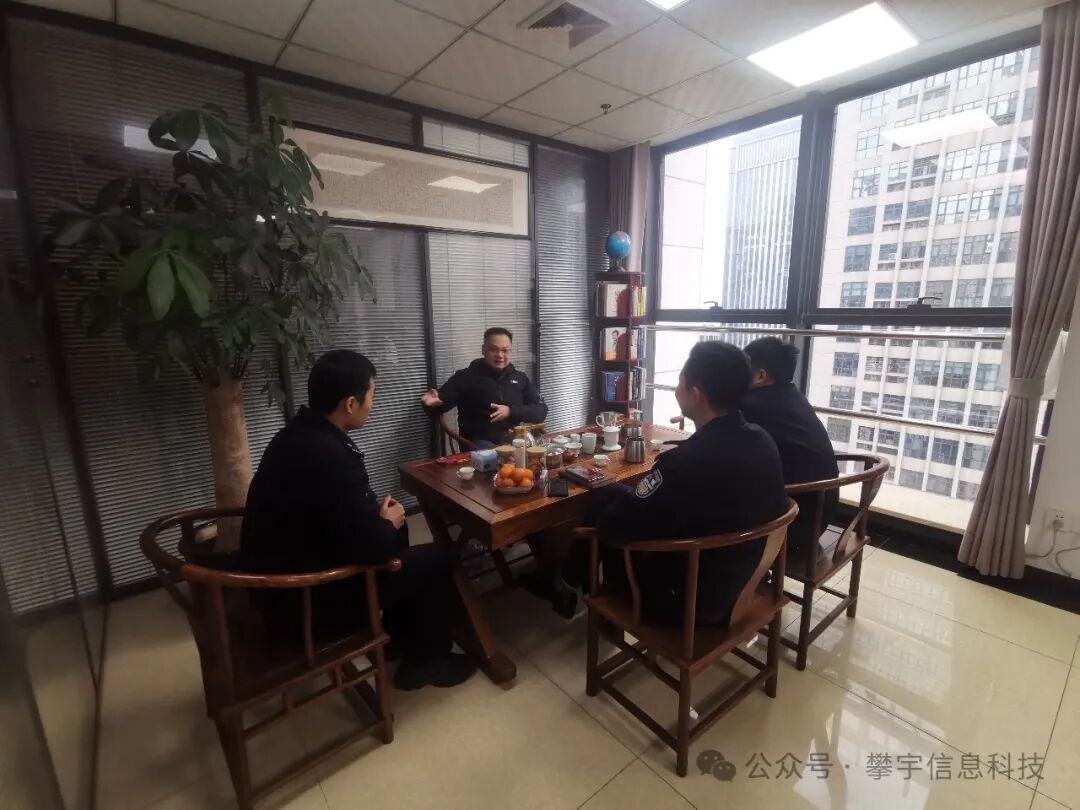 警企联动|我司联合福州⾼新区公安分局⽹安⼤队开展“打击整治⽹络谣⾔”宣传活动(图5) 警企联动|我司联合福州⾼新区公安分局⽹安⼤队开展“打击整治⽹络谣⾔”宣传活动(图5)