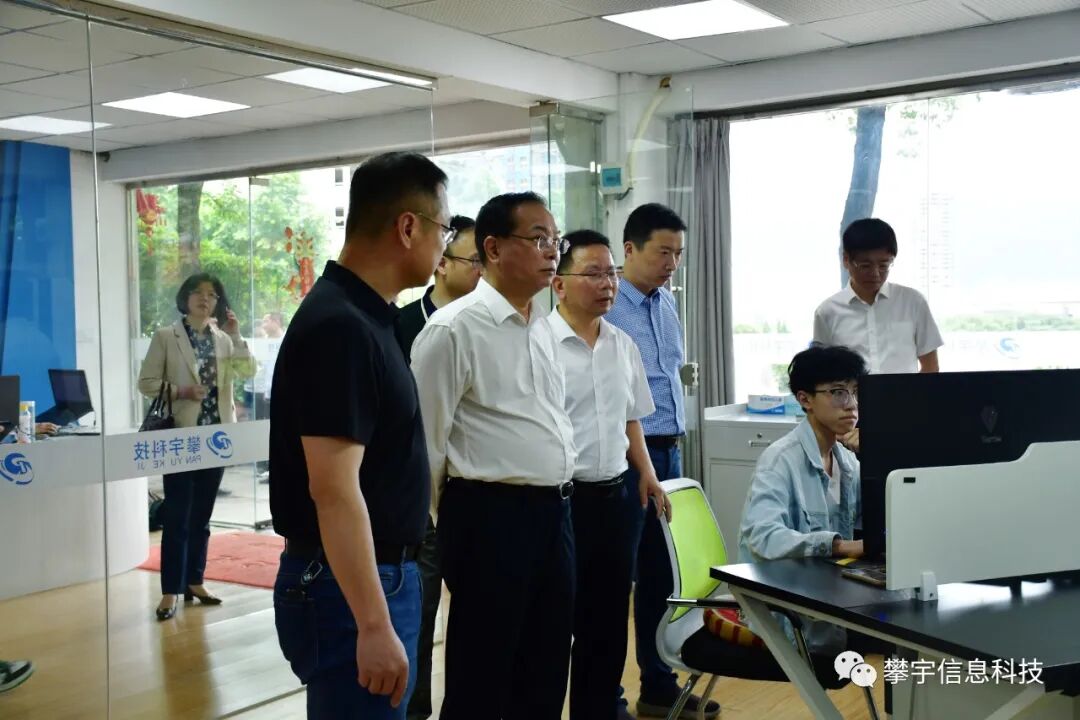 攀宇科技｜省人大常委会委员、监察司法委主任委员王敏夫一行莅临我司参观调研(图11)