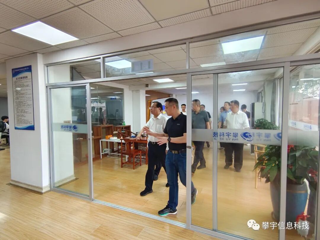 攀宇科技｜省人大常委会委员、监察司法委主任委员王敏夫一行莅临我司参观调研(图5)