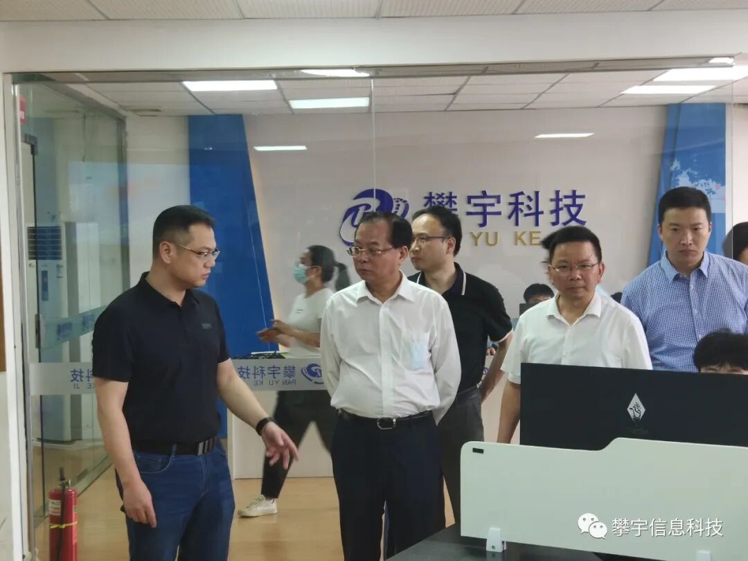 攀宇科技｜省人大常委会委员、监察司法委主任委员王敏夫一行莅临我司参观调研(图7)